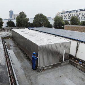 Maintenance of large emergency water storage tanks in factories. Maintenance of large emergency water storage tanks in factories.