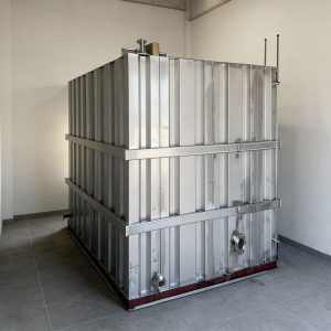 Small stainless steel ribbed water tank. Small stainless steel ribbed water tank.