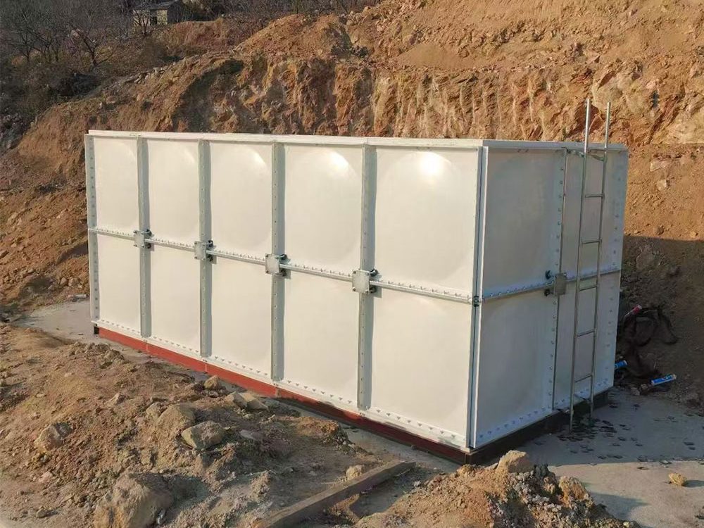 Custom fiberglass panels for agricultural water tanks