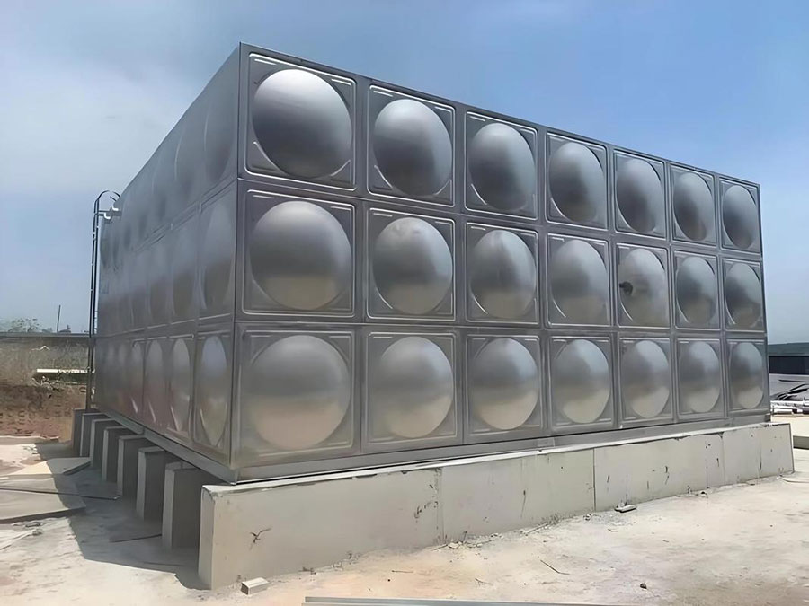 Modular stainless steel water tank panels
