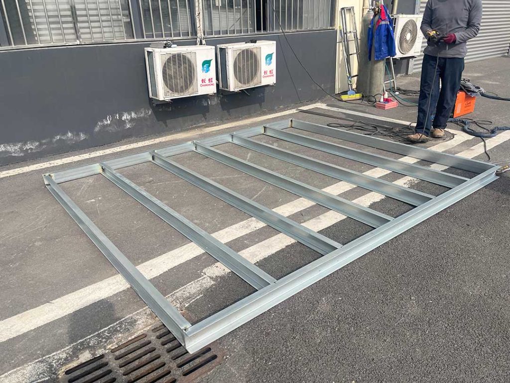 Stainless steel insulated water tank base