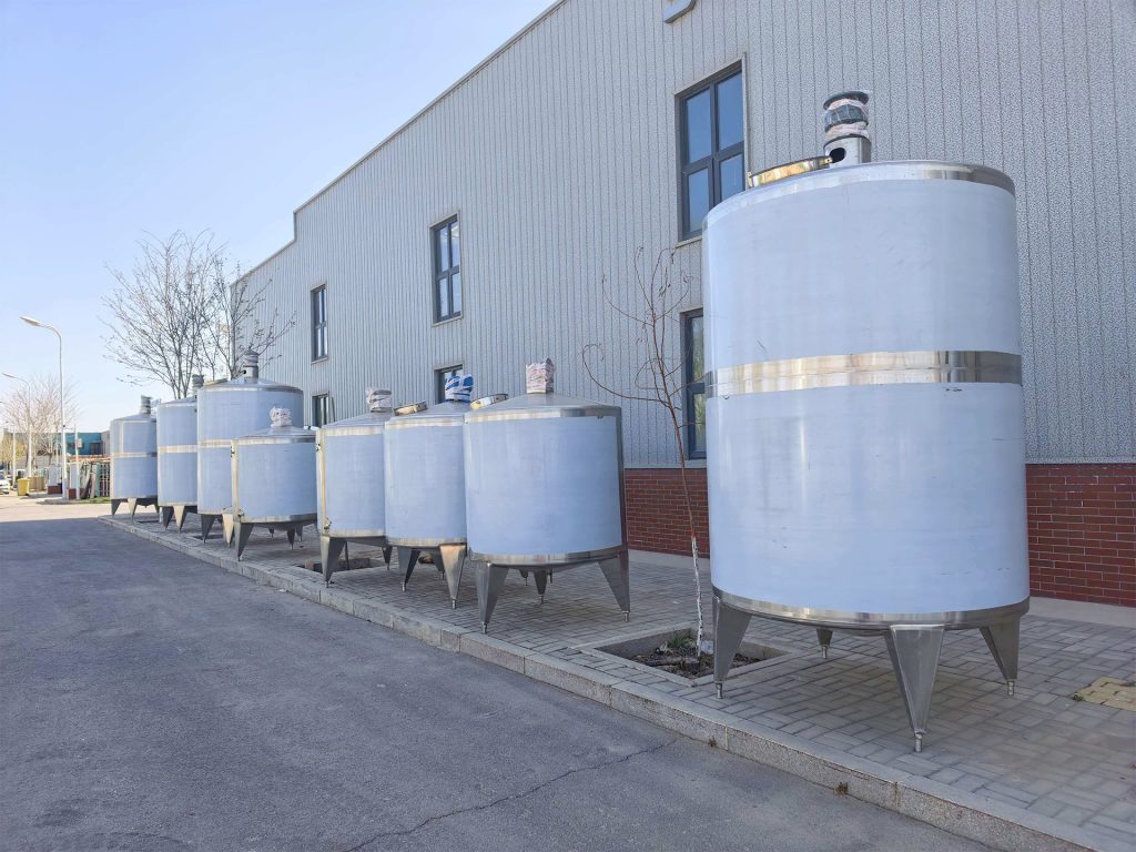 vertical cylindrical stainless steel storage tank