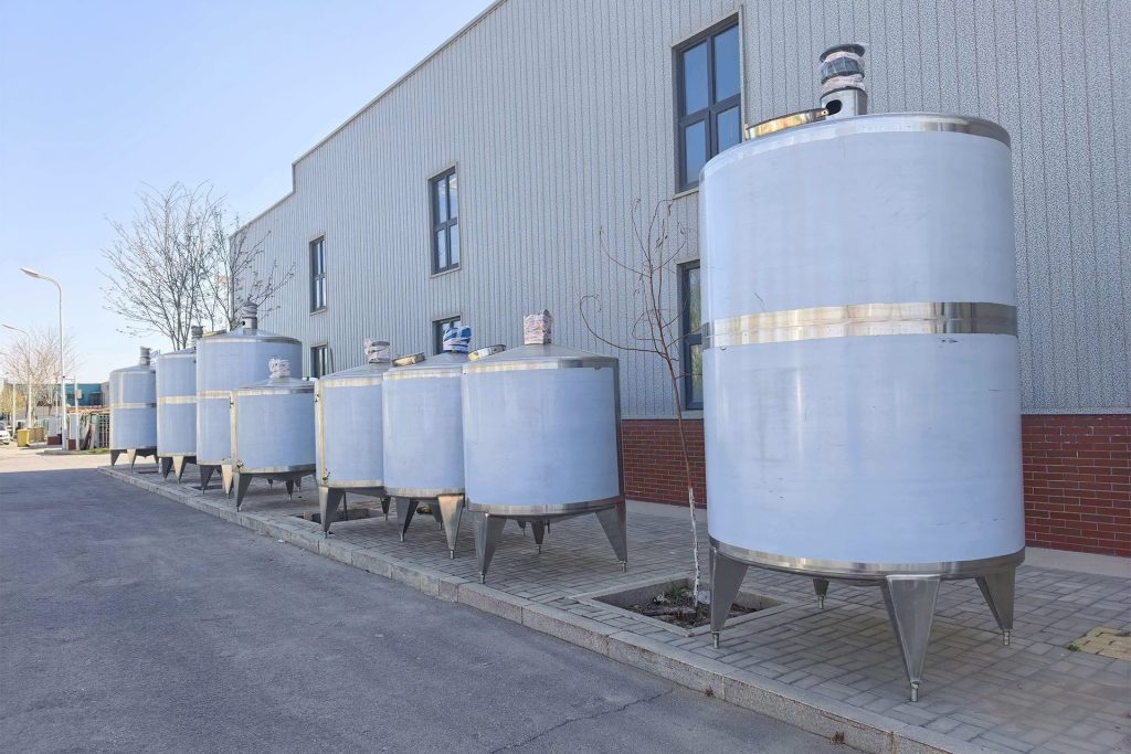 vertical cylindrical stainless steel storage tank