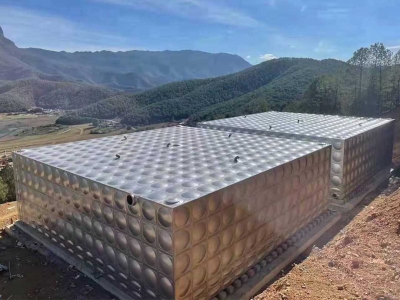 Automatic livestock watering system with modular stainless steel tank Automatic livestock watering system with modular stainless steel tank