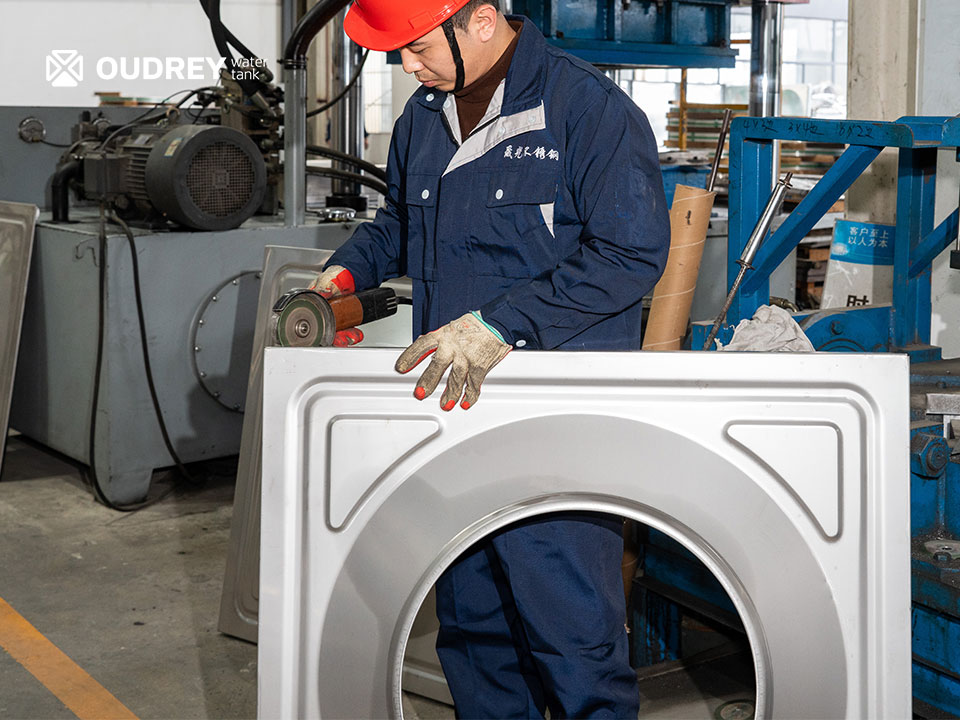 Water Tank Panel Quality Inspection & Defect Grinding