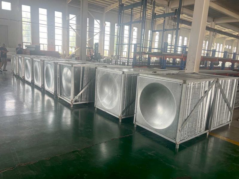 Export Packaging of Hot-Dip Galvanized Water Tanks Export Packaging of Hot-Dip Galvanized Water Tanks