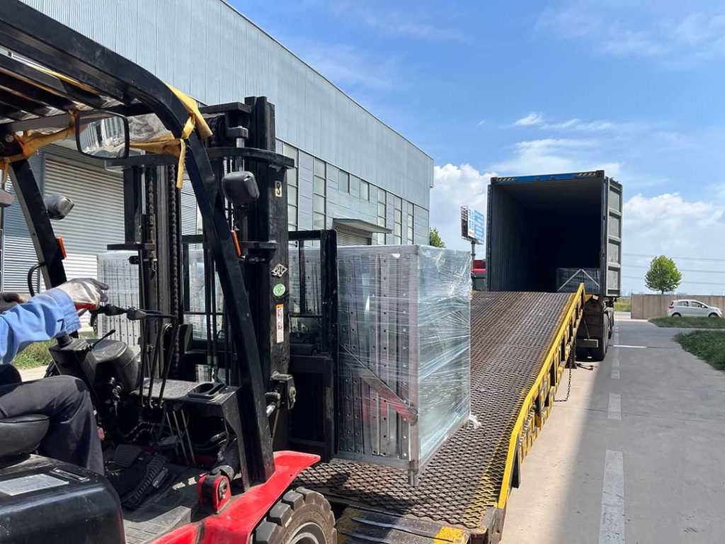 Packing and Container Loading of Hot-Dip Galvanized Water Tank Panels