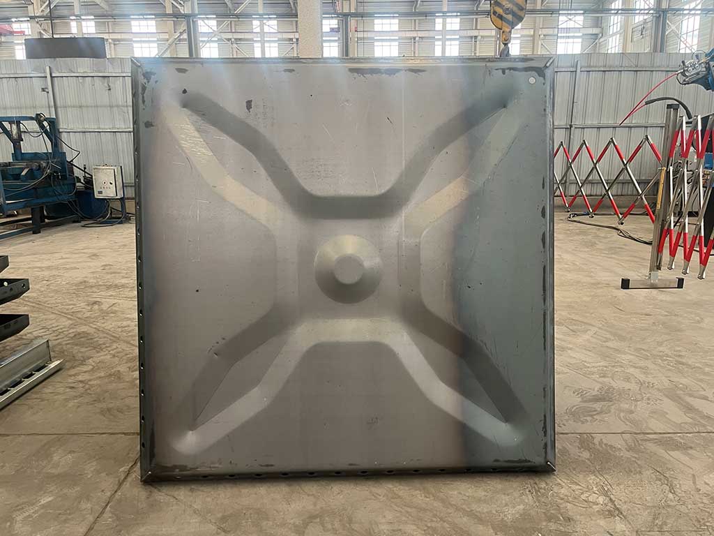 HDG Water Tank with X-Shaped Reinforcement Ribs