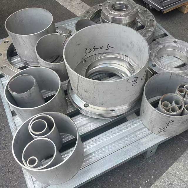 Flanges / Pipe Fittings